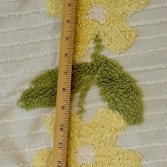 Vintage Chenille Bedspread Fluffy Flowers Vines 106" x 1 15" Blanket Excellent - Picture 6 of 6